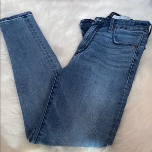 Abercrombie|High-Rise Super Skinny Jeans Med Wash